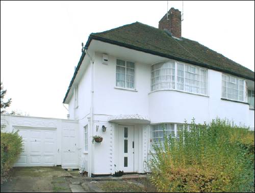27 Howard Walk